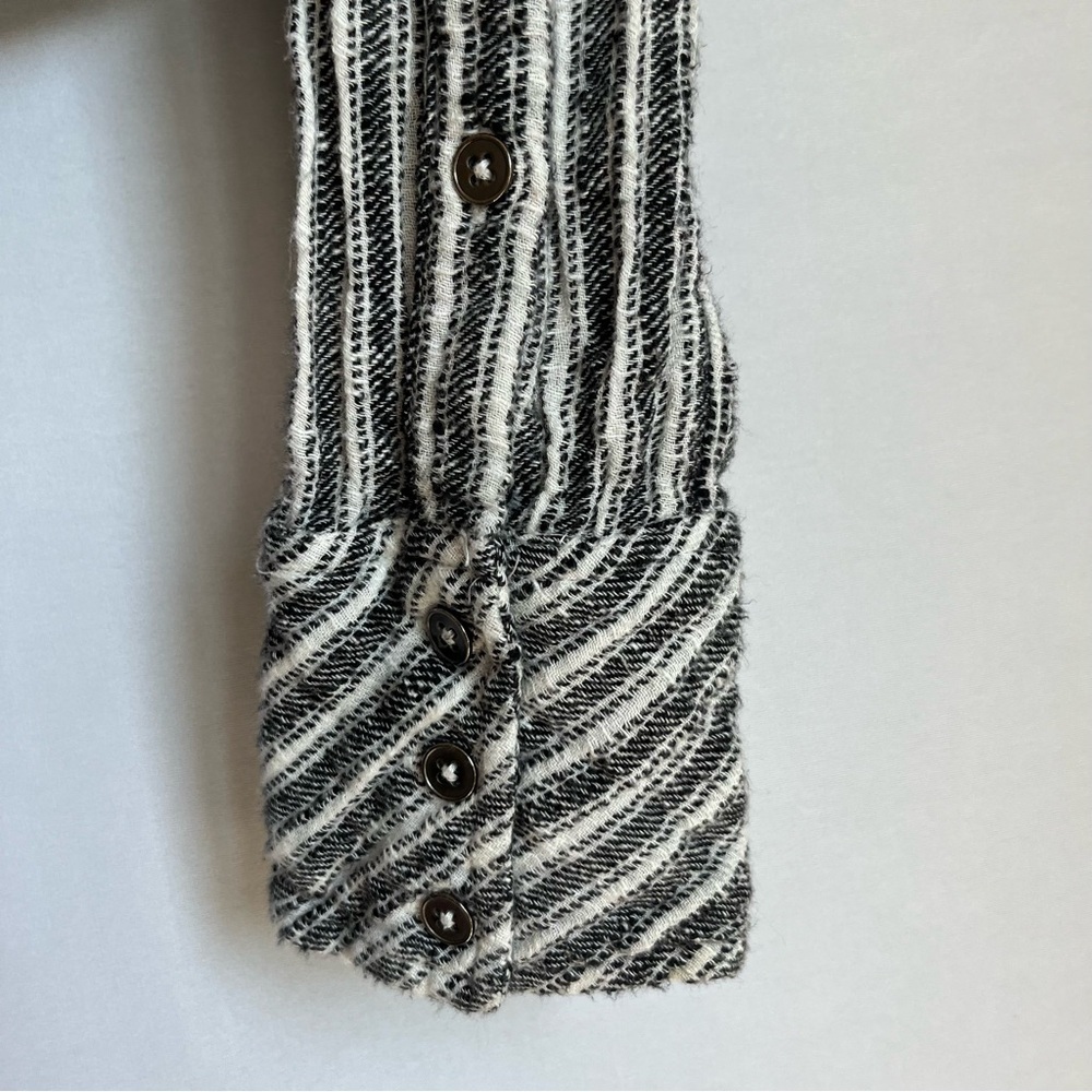 Free People Lust For Life Crop Top Sz S Twist Front Stripe Black White EUC - Picture 15 of 16